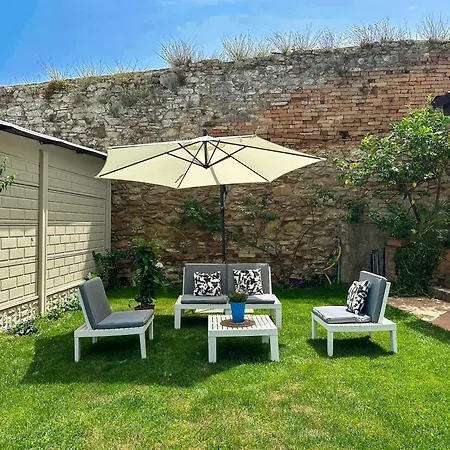 Casa *